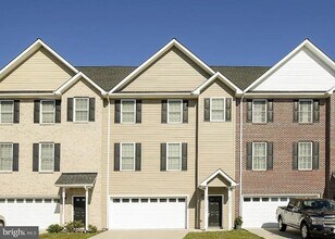 Building Photo - 125 Brockham Ct