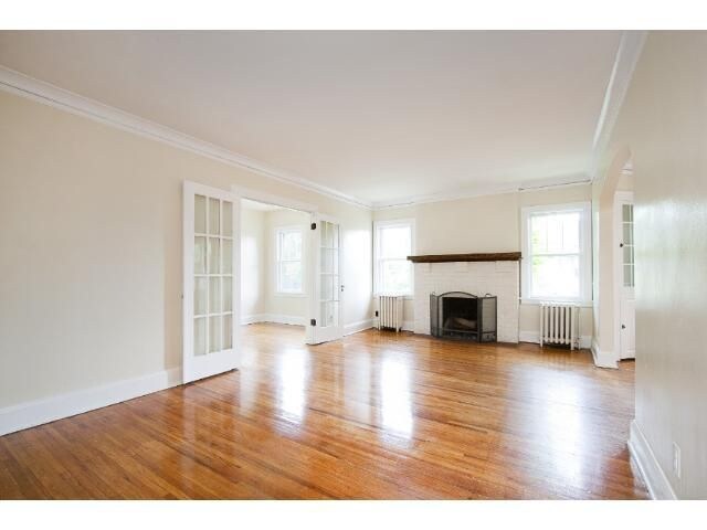 Primary Photo - 922 Saint Clair Ave