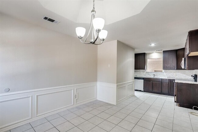 Building Photo - 521 Cedar Elm Ln