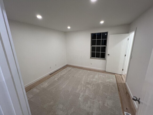 Foto del edificio - 4869 Stoneybrook Blvd