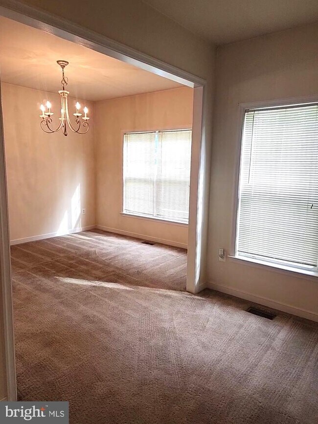 Foto del edificio - 4332 Chatham Dr