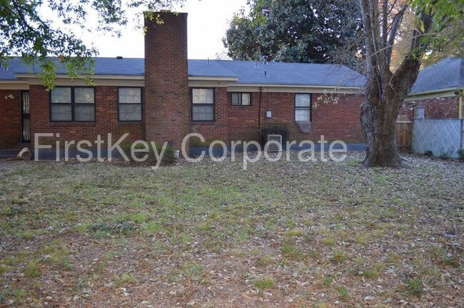 Building Photo - 2024 Janis Dr