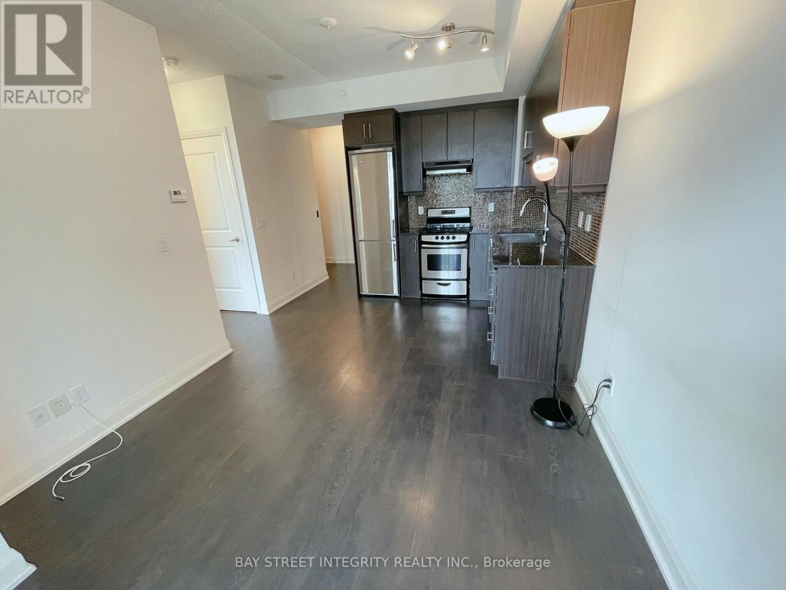 Primary Photo - 68 Canterbury Pl