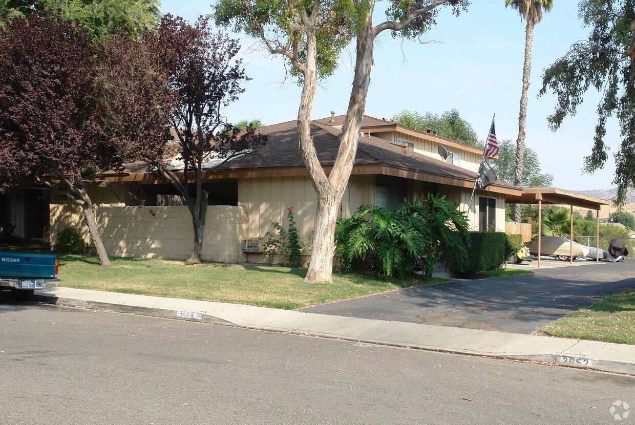 Primary Photo - 2658 Phipps Ave