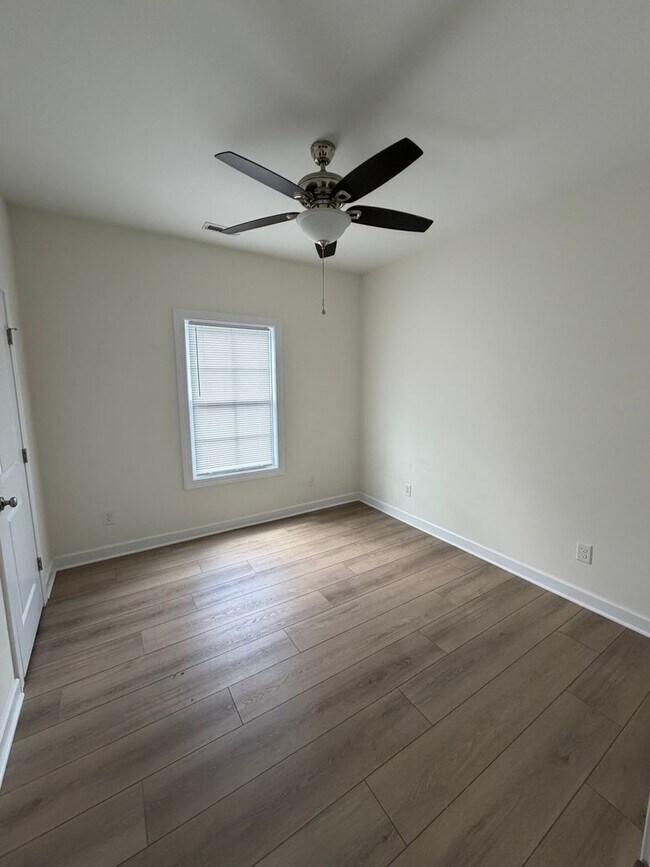 Foto del edificio - 904 Fort Totten Dr