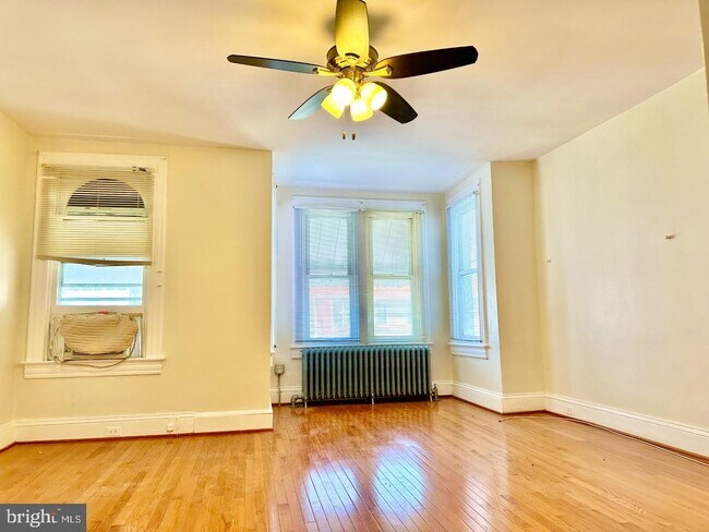 Foto del edificio - 3653 13th St NW