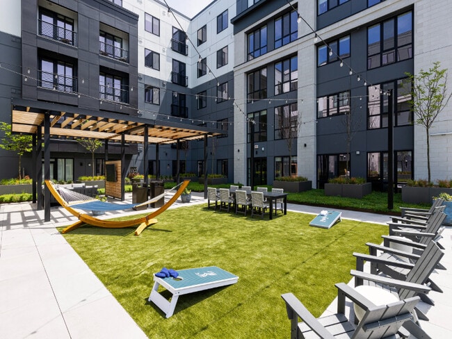 Building Photo - Epicurean