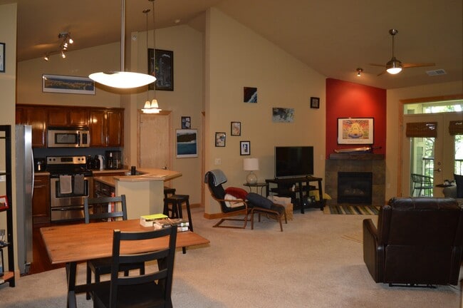 Building Photo - 8253 Mayo Dr