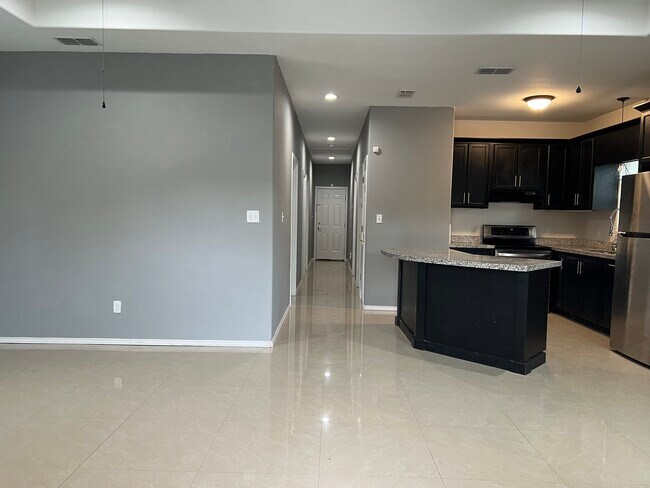 Building Photo - 437 Yoakum St