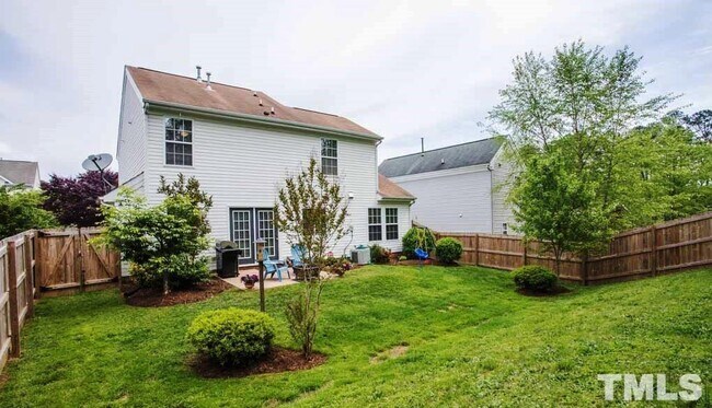 Foto del edificio - 4 Richardson Cir