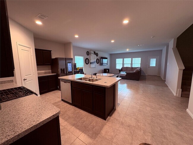 Foto del edificio - 16721 Porterfield Ln