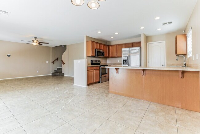 Foto del edificio - 1435 E Pryor Rd