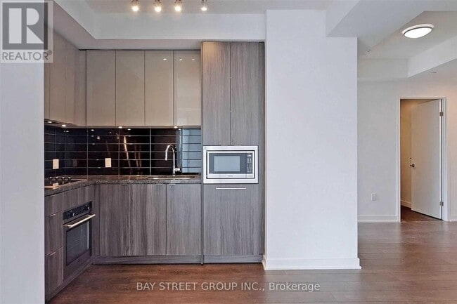 Building Photo - 125-125 Blue Jays Way