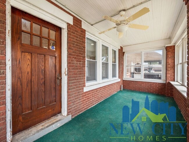 Building Photo - WAIVED APPLICATION FEE THRU 10/06! Large T...