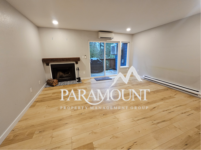 Foto del edificio - *Price Drop* Serene and Modern 1 Bedroom + Loft Condo in Bremerton!