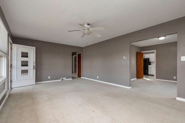 Foto del edificio - 3706 Chevy Chase Rd