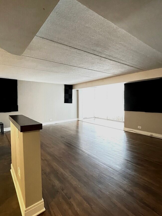 Foto del edificio - 1301 N Western Ave