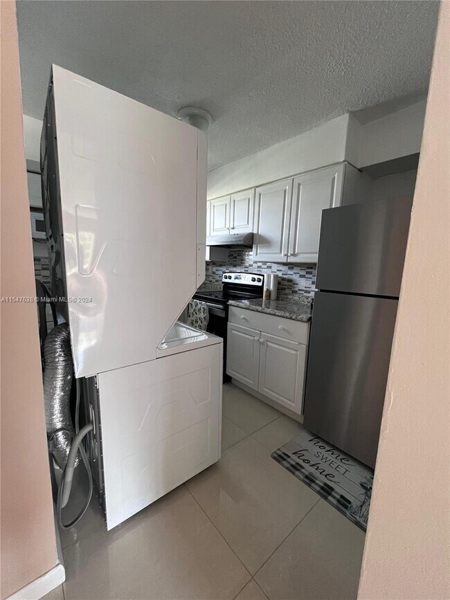 Foto del edificio - 2496 SW 17th Ave