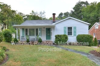 Building Photo - 812 W Knox St