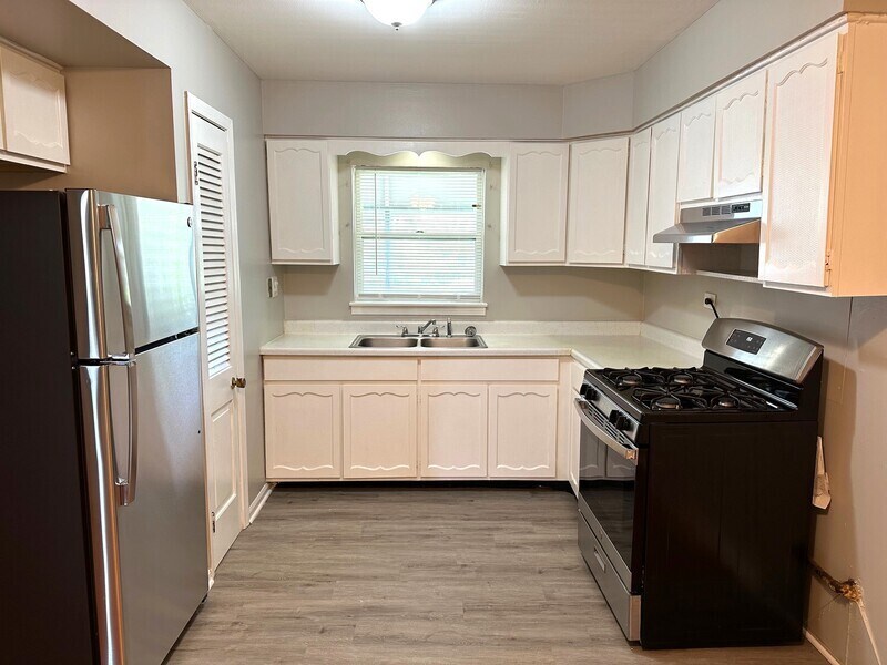 Foto principal - 5629 St Charles Rd