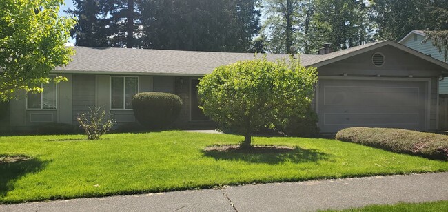Building Photo - Fantastic 4 bedroom RAMBLER in Manorwood!
