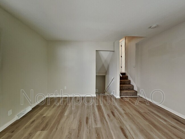 Foto del edificio - 923 NE Westwind Cir