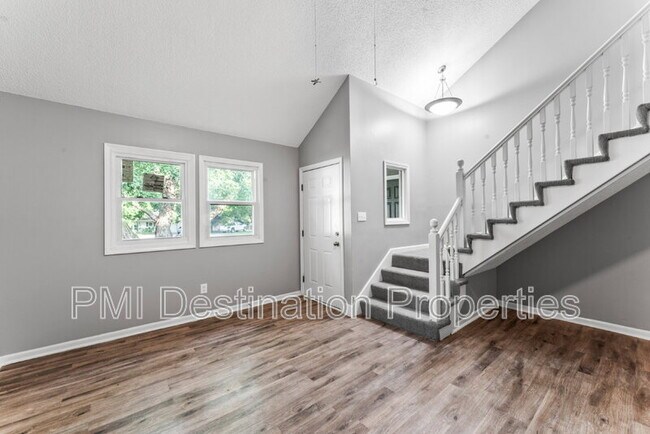 Foto del edificio - 1322 N Harvey Dr