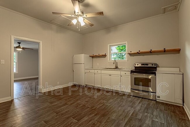 Building Photo - 8 Wrigley St