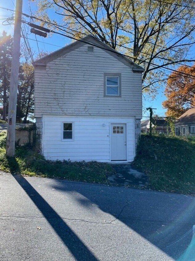 Primary Photo - 1 Bedroom 1 Bath Single Family Home in Obe...