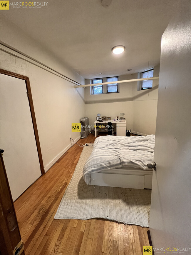 Building Photo - 25 Saint Stephen St