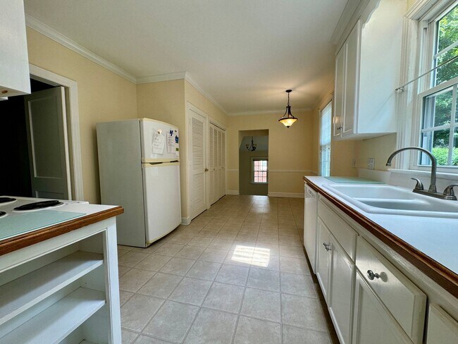 Foto del edificio - Charming Green Hills Single Family Home