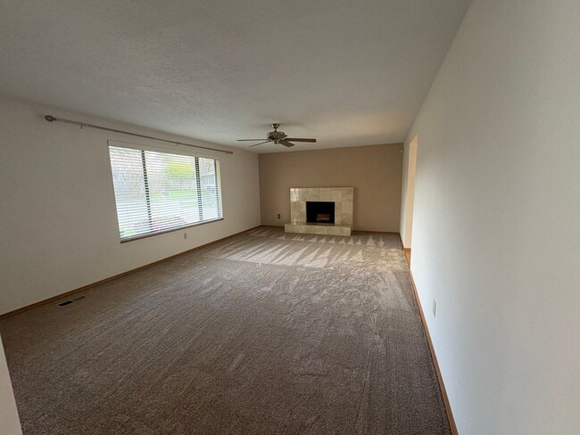 Building Photo - 3 Bed 3 Bath House