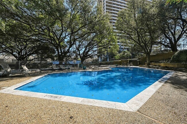 Foto del edificio - 3883 Turtle Creek Blvd