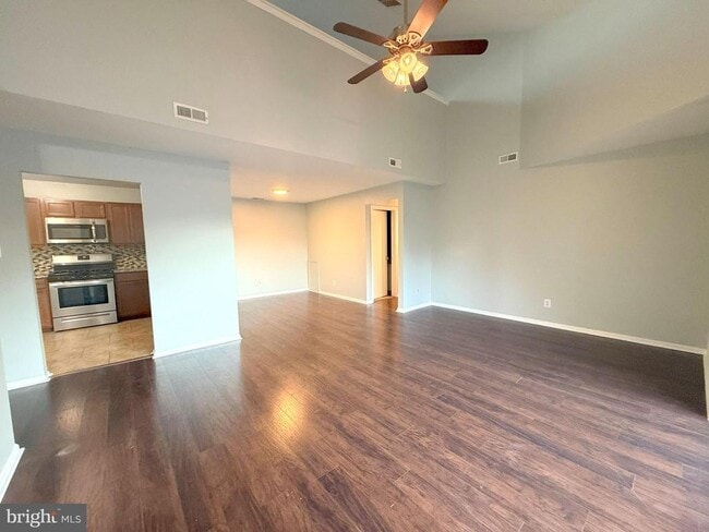 Building Photo - 2202 Tanglewood Ct