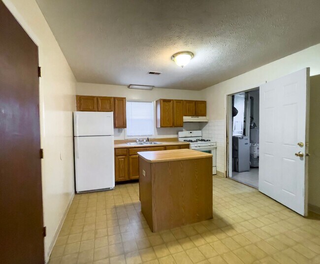 Foto del edificio - 525 W 8th St