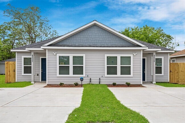 Building Photo - 4649 Carmen St