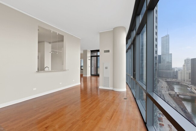 Building Photo - 450 E Waterside Dr