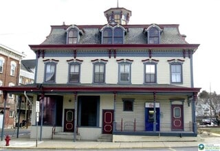 Building Photo - 701 Main St