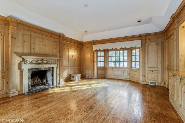 Foto del edificio - 1577 N Green Bay Rd