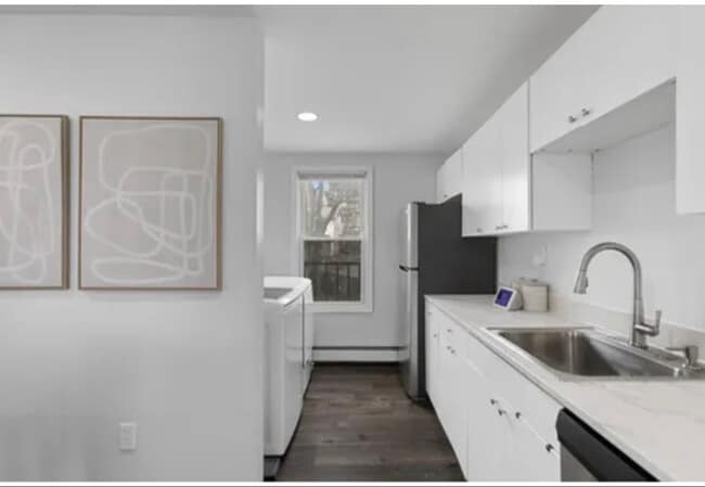 Building Photo - 55 Howe St