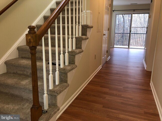 Building Photo - 15 Stonewall Ct