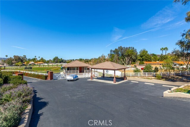 Foto del edificio - 43991 John Warner Rd