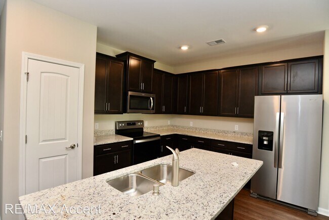 Building Photo - 3 br, 2.5 bath House - 88 Ainsdale Drive