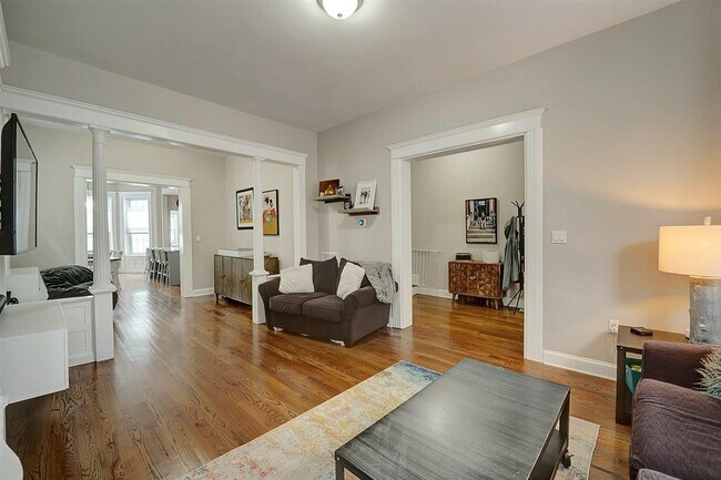 Building Photo - 259 Woodlawn Ave