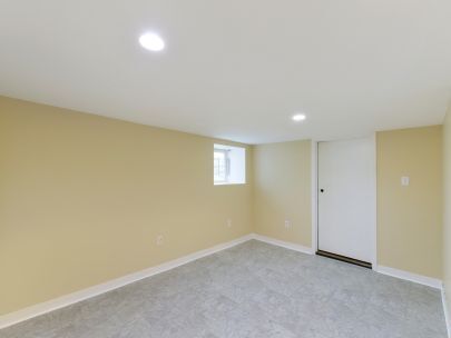 Building Photo - 1833 Triumph St