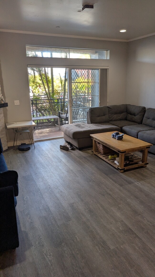 Foto del edificio - 3990 Centre St