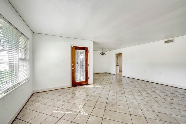 Foto del edificio - 5004 Holt St