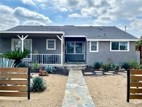 Building Photo - 907 S Pine Dr