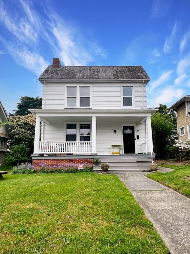 Photo - 2806 Hawthorne Avenue