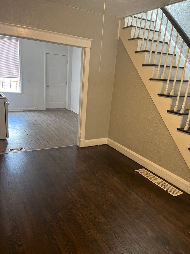 Building Photo - Welcome to this Charming Home